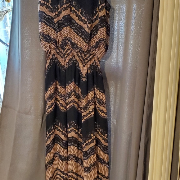 Dresses - Picture 6 of 6